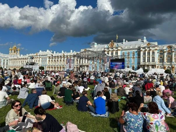 🎉В Питере пройдет бесплатный фестиваль оперы под открытым небом.