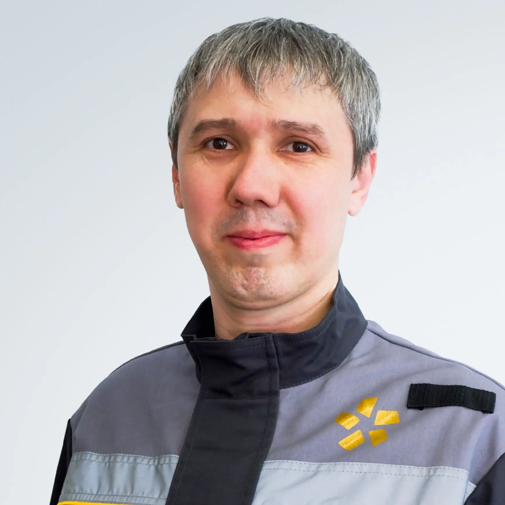 Дмитрий Харисов — слесарь по контрольно-измерительным приборам и автоматике на Олимпиад...