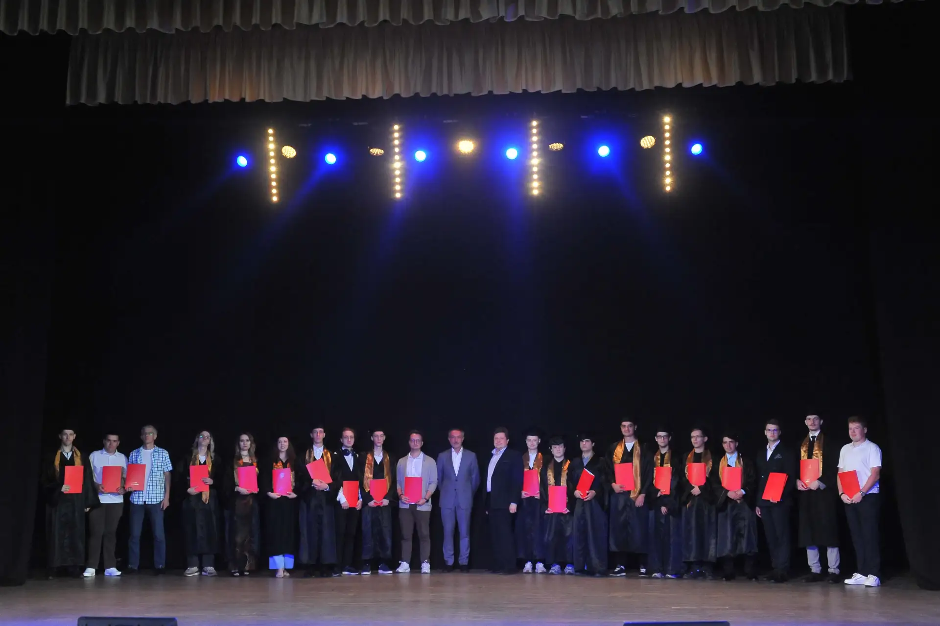 🎓 Прошло торжественное вручение дипломов выпускникам Института автоматики и информационных технолог