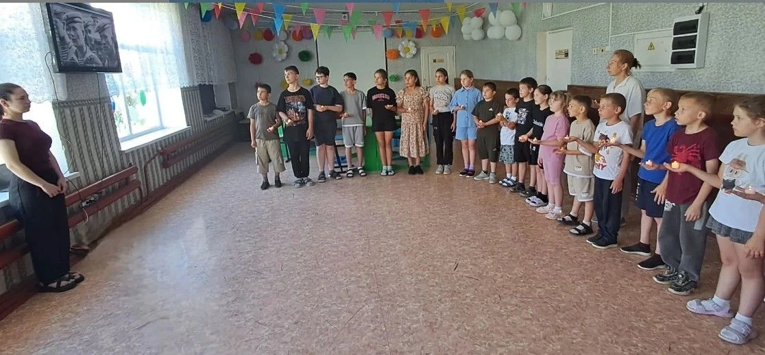 Сегодня, в этот особенный день, мы склоняем головы в память о тех, кто ценой своей жизни защитил наш