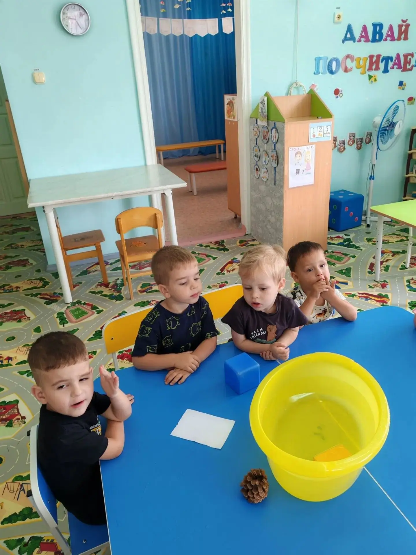 В нашей группе «Лучики» 🌟 дети — настоящие юные учёные! На этой неделе мы превратили наш игровой уг
