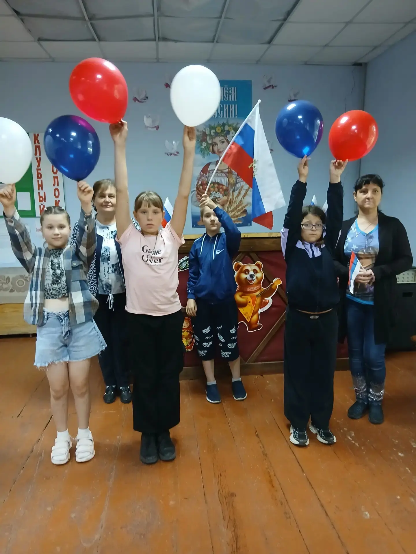 Восьмой день в пришкольном лагере 
🇷🇺«Прекрасна ты, моя Россия»: как в пришкольном лагере отметили
