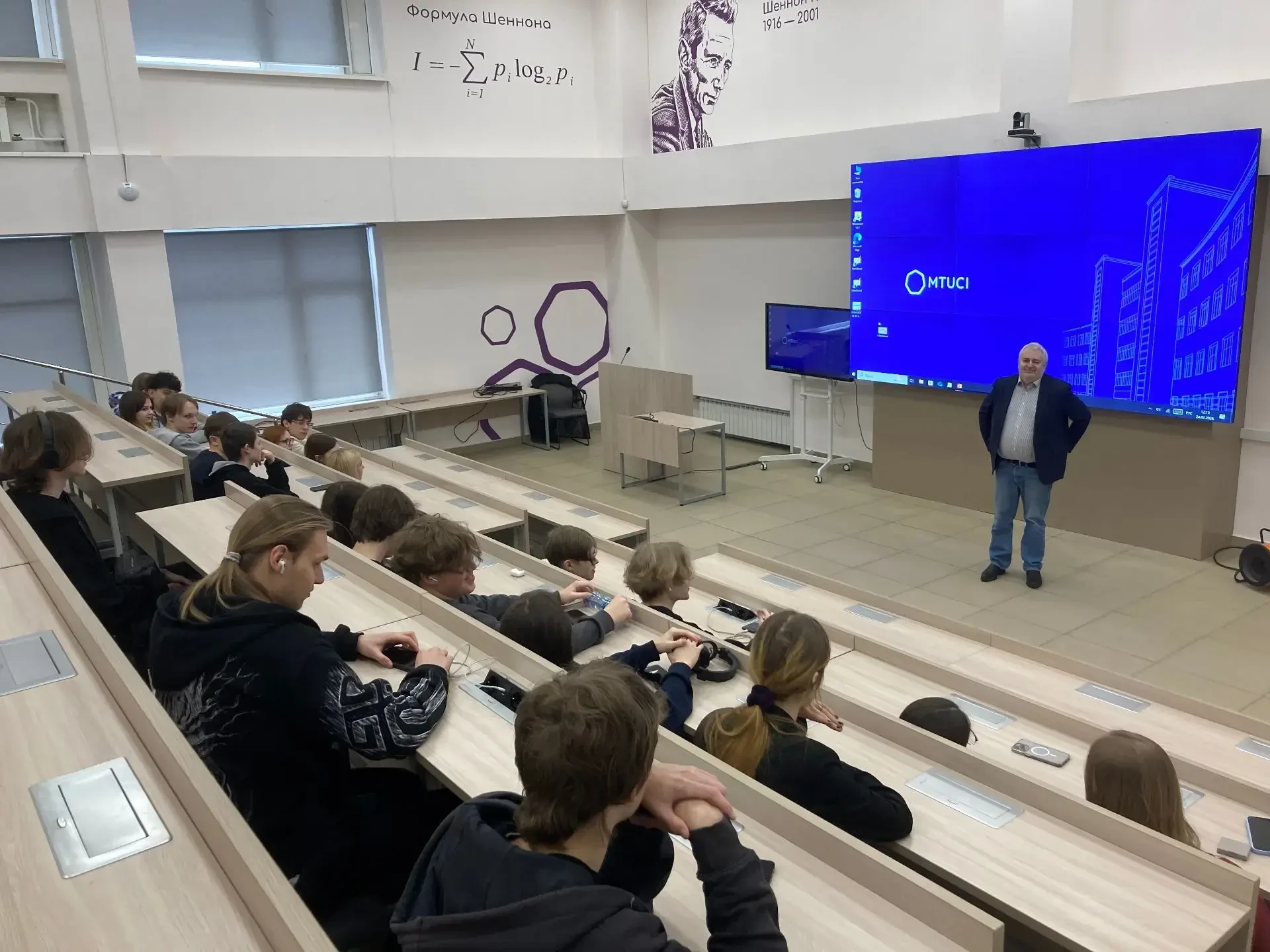 ❄Ученики 10  класса "В" посетили предпрофессиональные каникулы в МТУСИ "Инфокоммуникации для учебы и