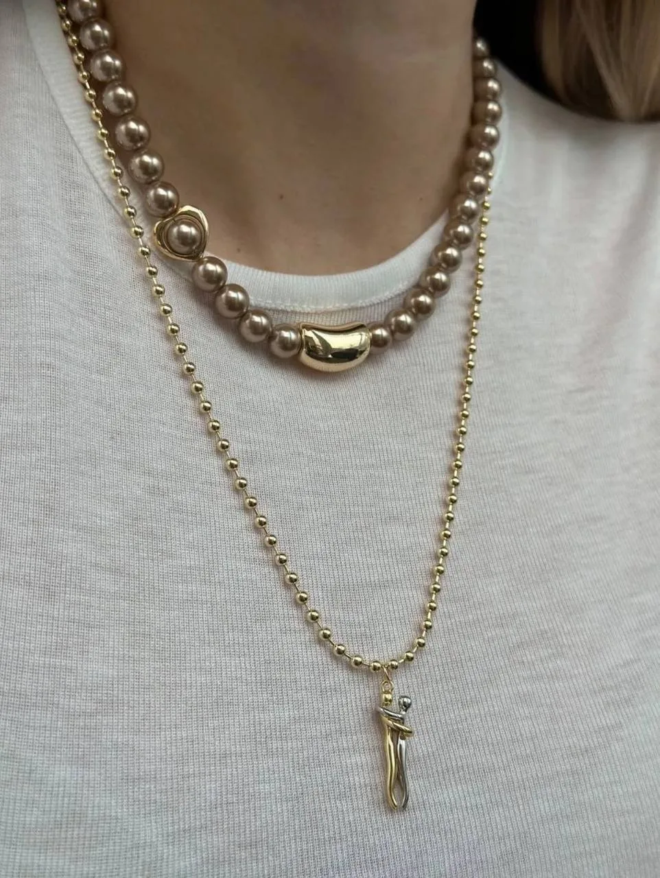Очень красивые украшения на шею 🤩

🖇️ колье из жемчуга Майорка
🖇️ цепочка с буквой S
🖇️ многоуро