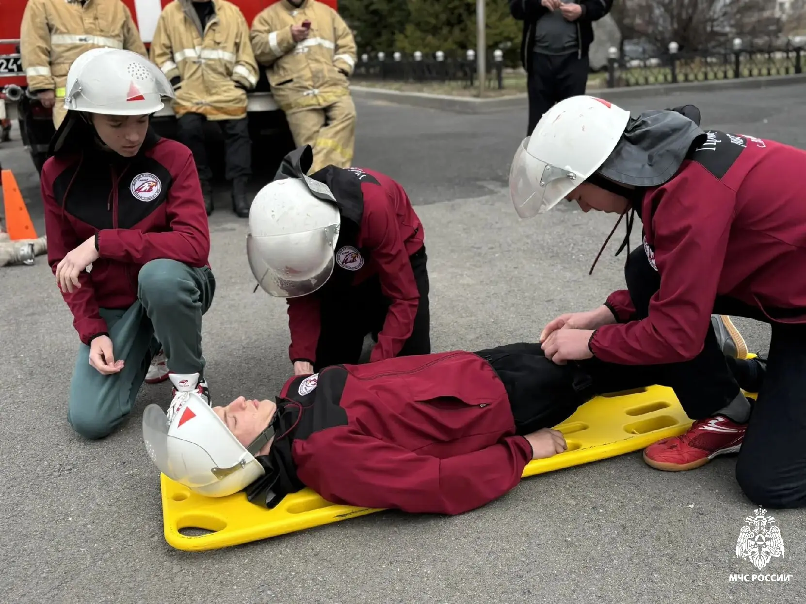 🧑‍🚒От эвакуации до тушения из пожарного рукава - всё по-взрослому  В преддверии детской оздоровитель