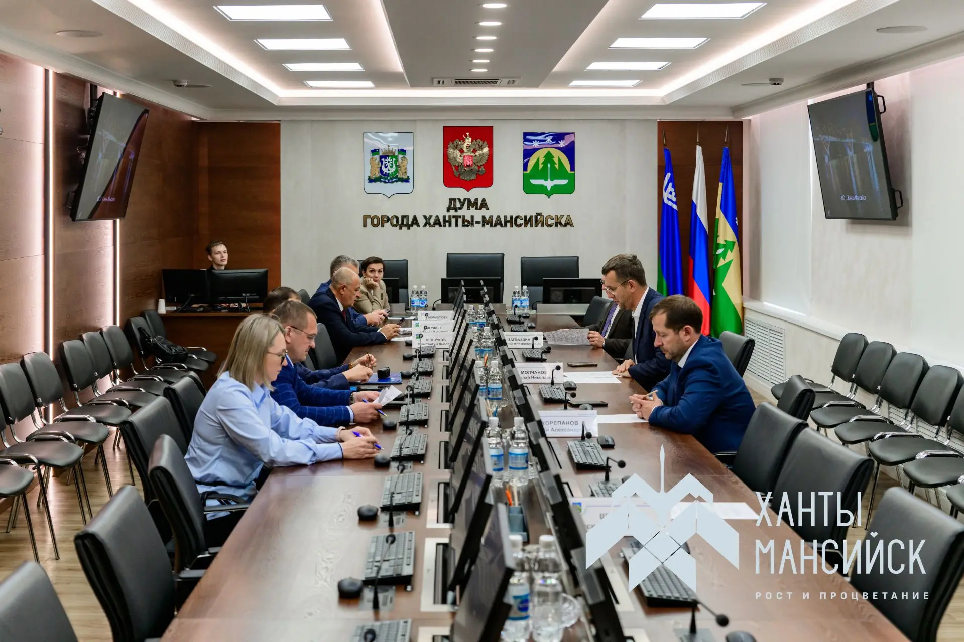 Готовность городской инфраструктуры к осенне-зимнему периоду 2026-2027 годов обсудили н...