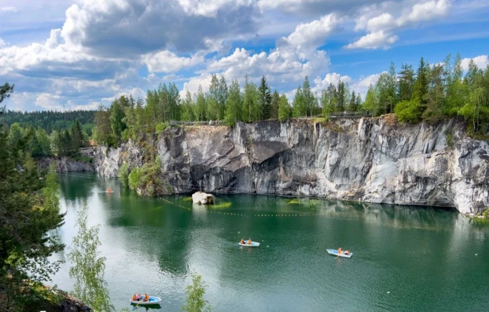 Продолжаем любоваться красотами России вместе с проектом 
SUMMER COLOURS👇🏻

These pictures illustr