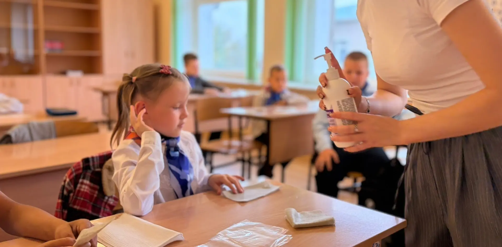Маленькие руки делают большое дело! 🇷🇺✨