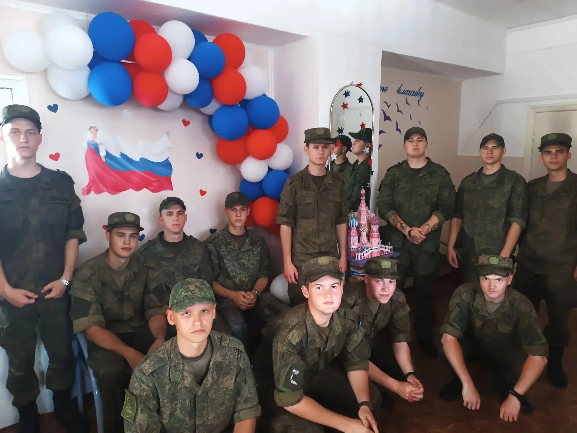 Клуб «У солдата выходной»
«С ГОРДОСТЬЮ О РОССИИ»
Патриотический час
 
День России!  Самый торжествен