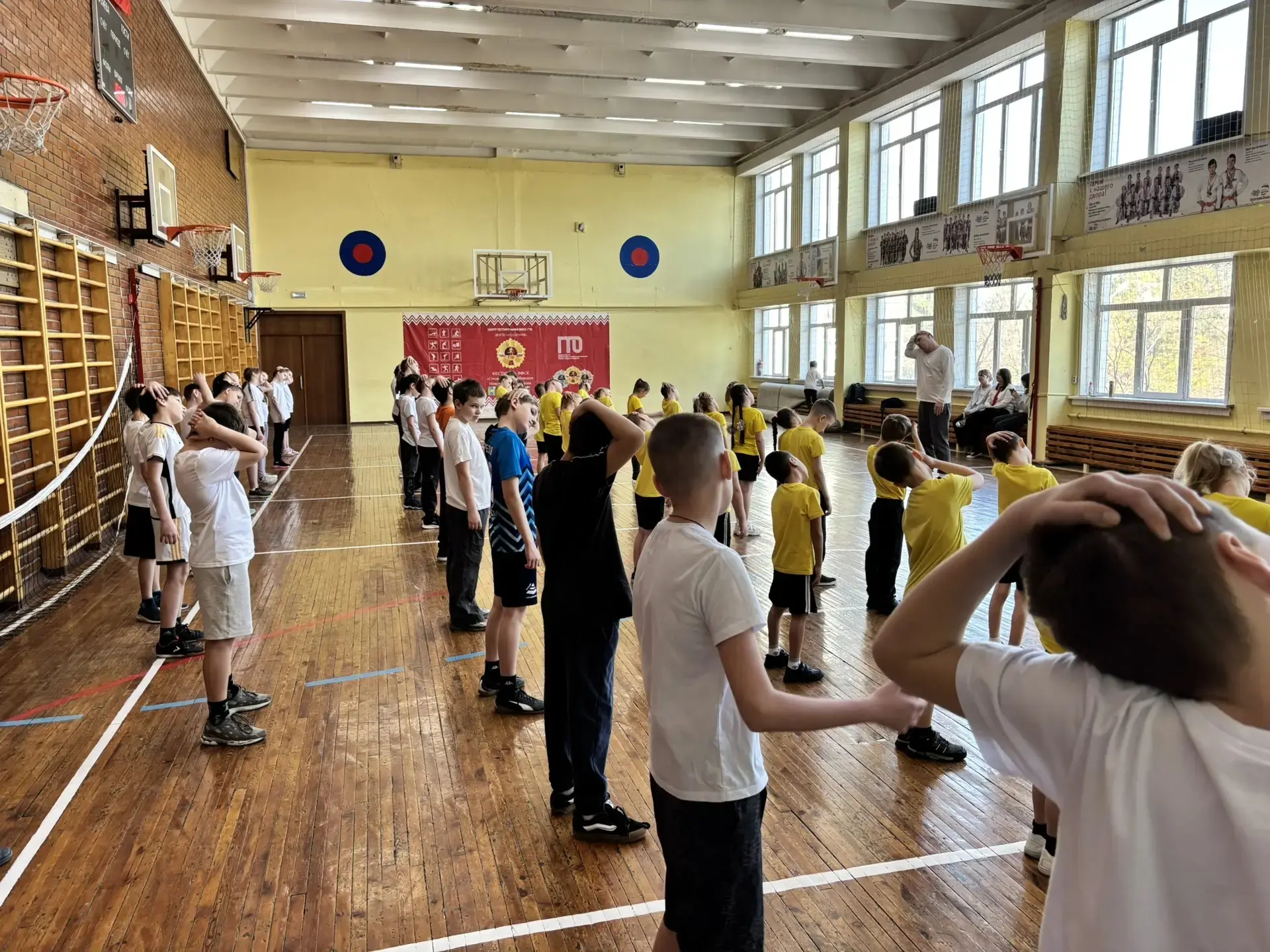👍По всей стране проходит акция «Зарядка с чемпионом», 🤸‍♂️🥋 5В и 1В классы не могли обойти стороной 