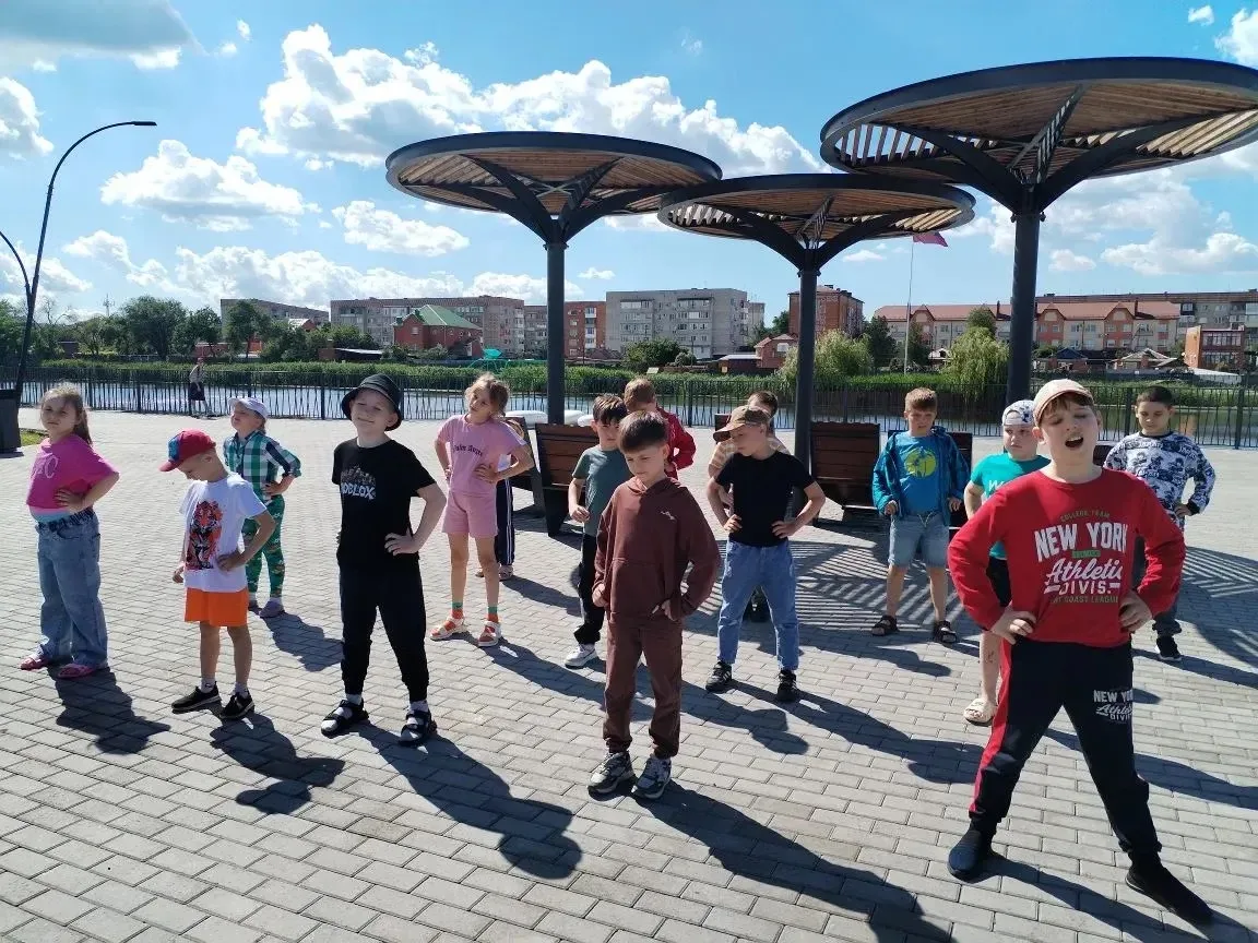 В рамках летней оздоровительной кампании ☀️🌻🏃🏼‍♀️ на Набережной на спортивной площад...