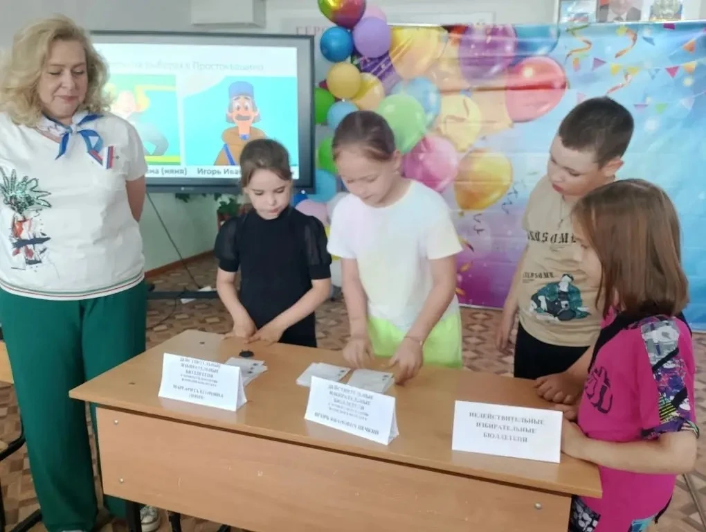 Сегодня день в лагере начался с бодрой зарядки — ребята зарядились энергией и хорошим настроением! П