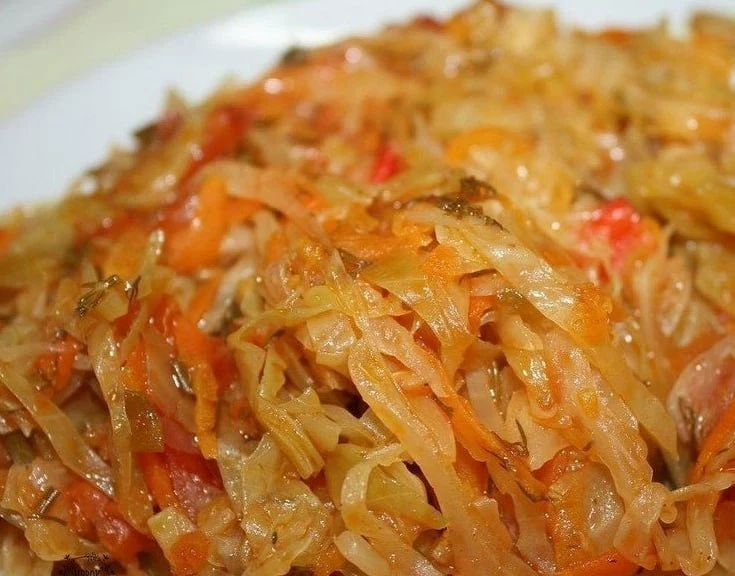 🥣 Тушёная капуста по-домашнему — сочная, ароматная и всегда удачная 😍  🔖 Ингредиенты:  Капуста — 1,5
