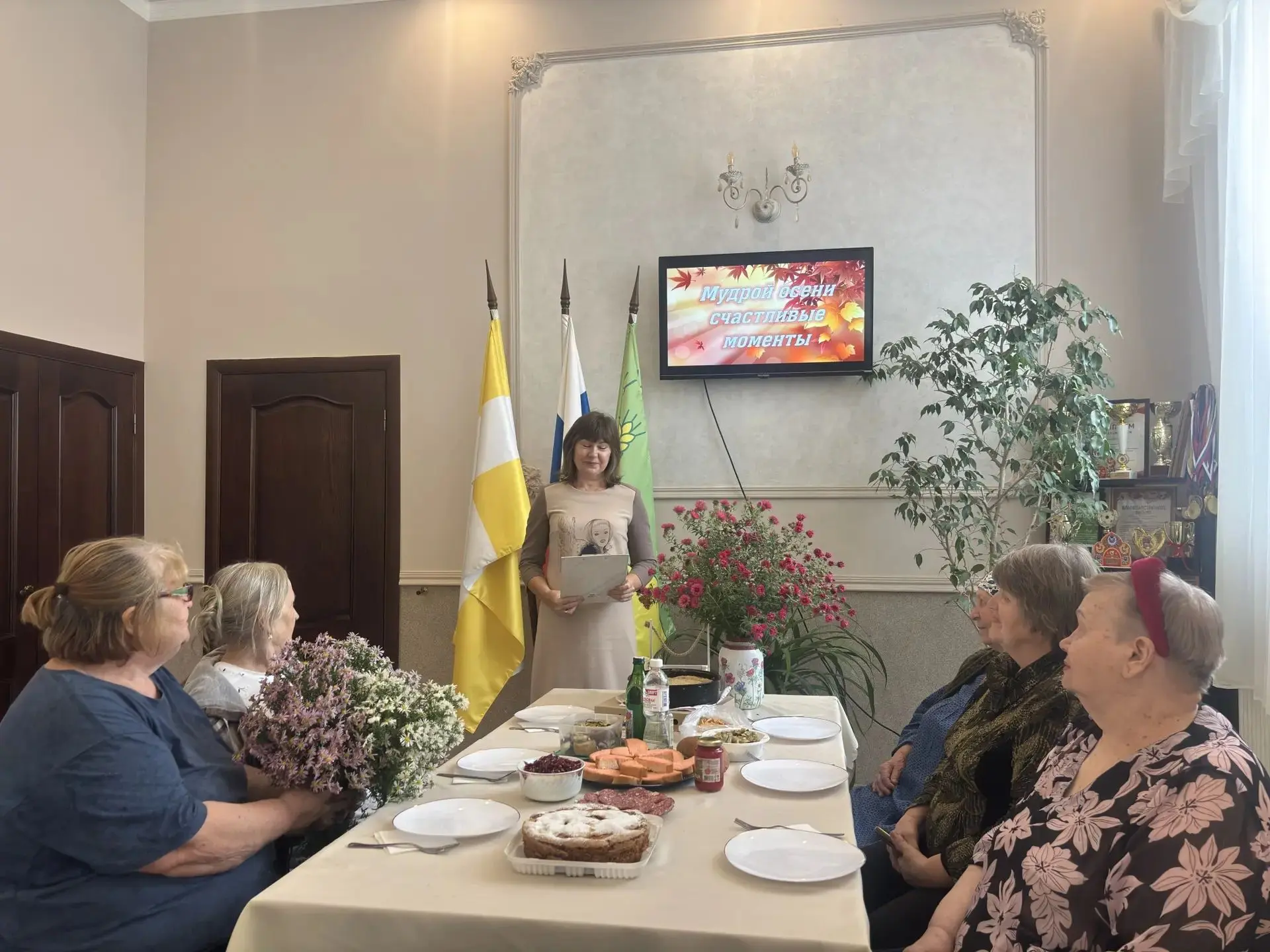 В Доме культуры села Орловка состоялось праздничное мероприятие "Мудрой осени счастливы...