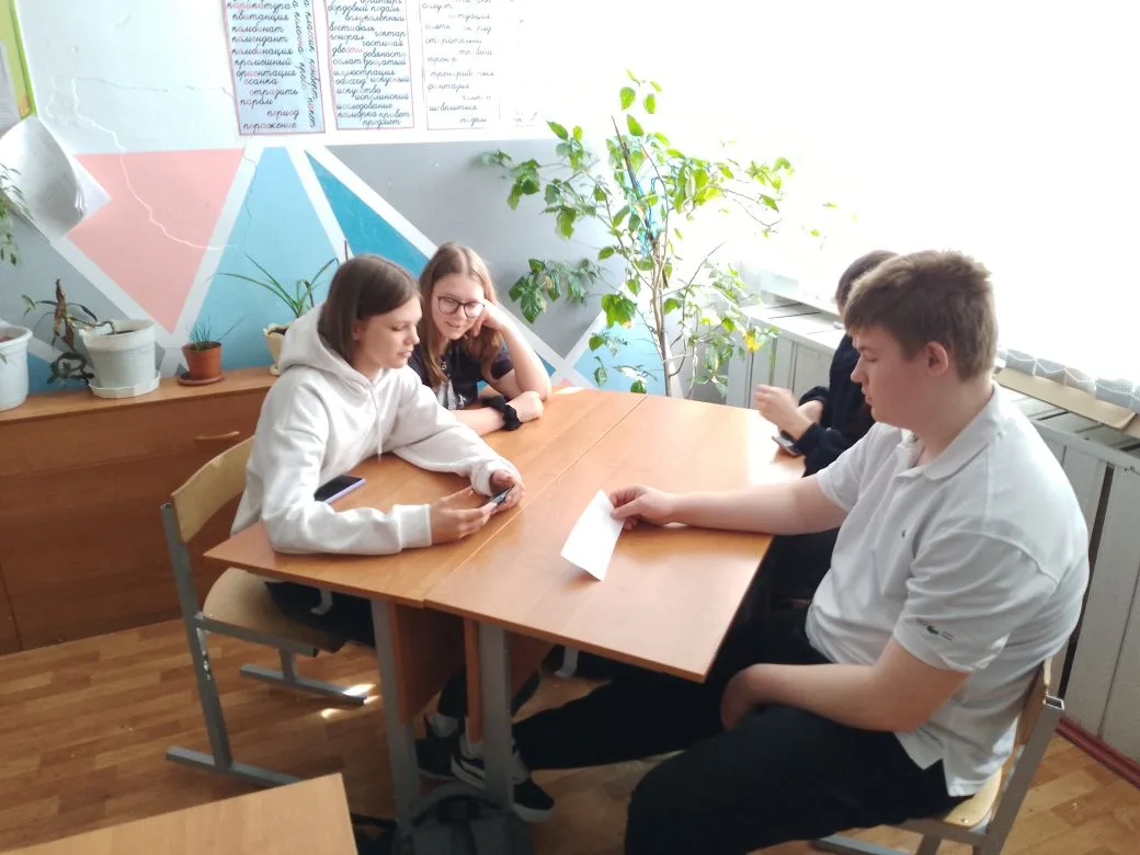 Безопасность прежде всего! 🛡️  Накануне каникул в Полозаозерской школе прошёл цикл мероприятий, напр