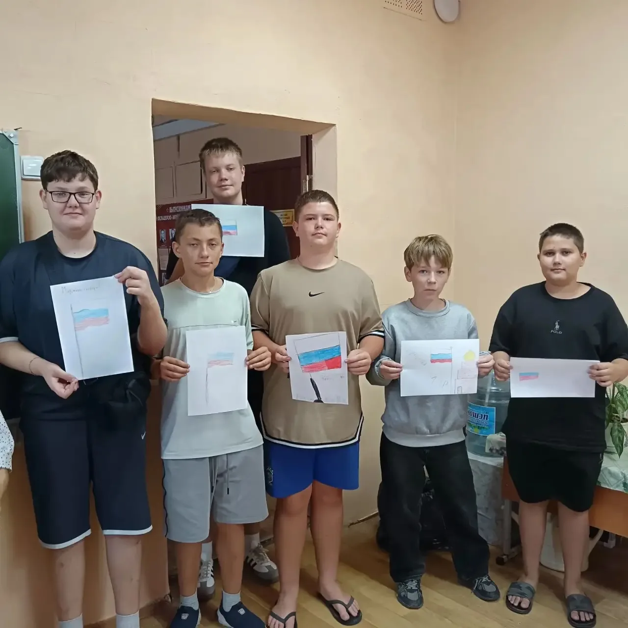 Сегодня прошла беседа на тему "день флага Российской Федерации". Мы вспомнили символы н...