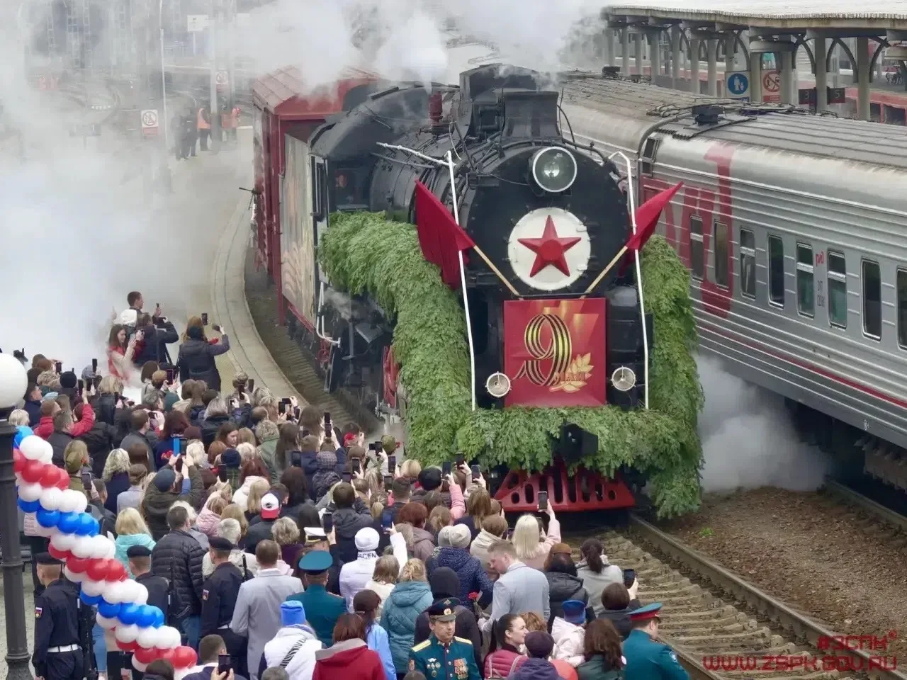 🚂🇷🇺 «Поезд Победы» едет в Новосибирск!
Ребята, держитесь за поручни истории! Легендарный «Поезд П