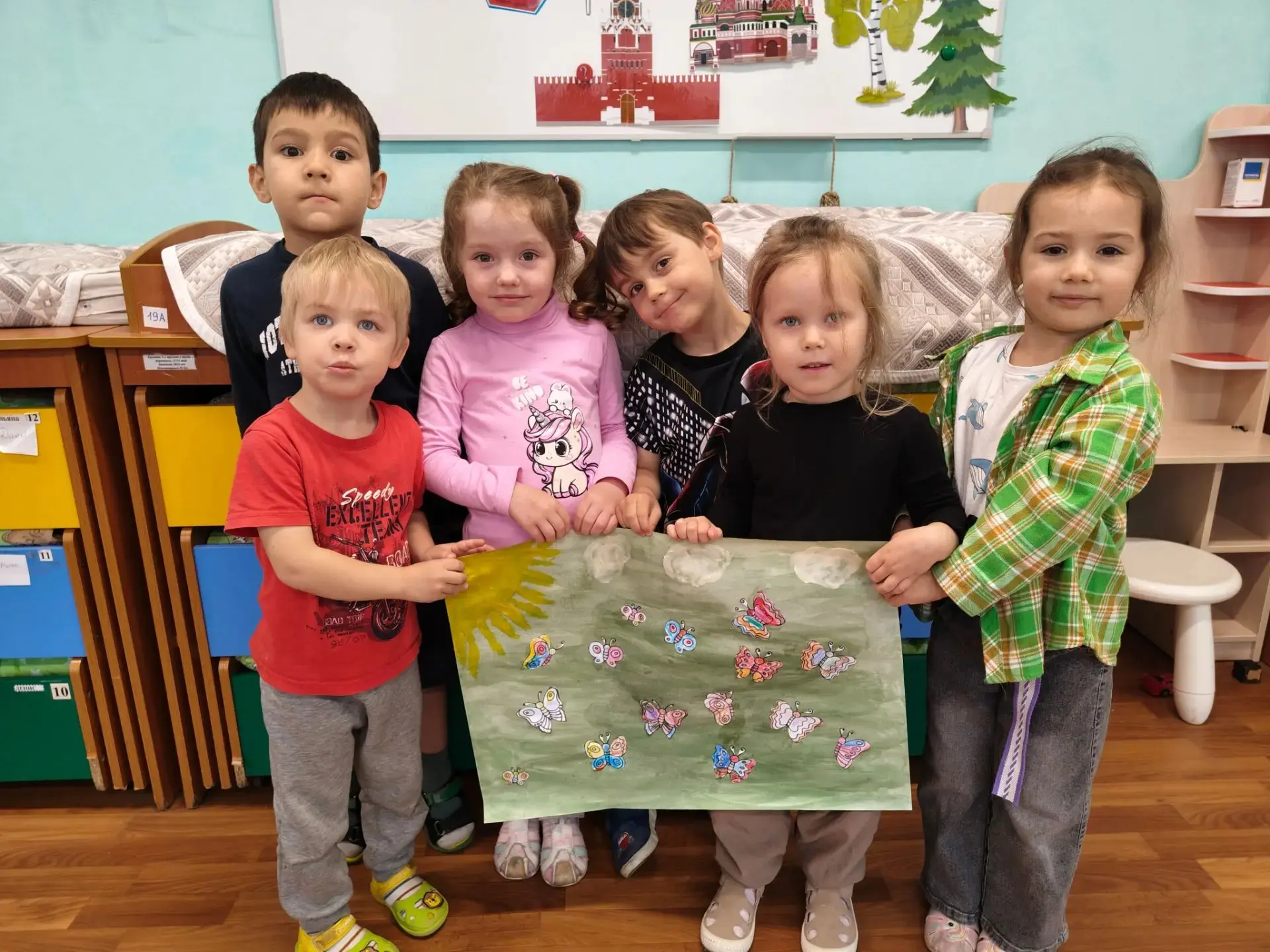 🦋 СОТВОРИЛИ КРАСОТУ СВОИМИ РУКАМИ!

В младшей группе кипит жизнь! На этой неделе мы создали коллект