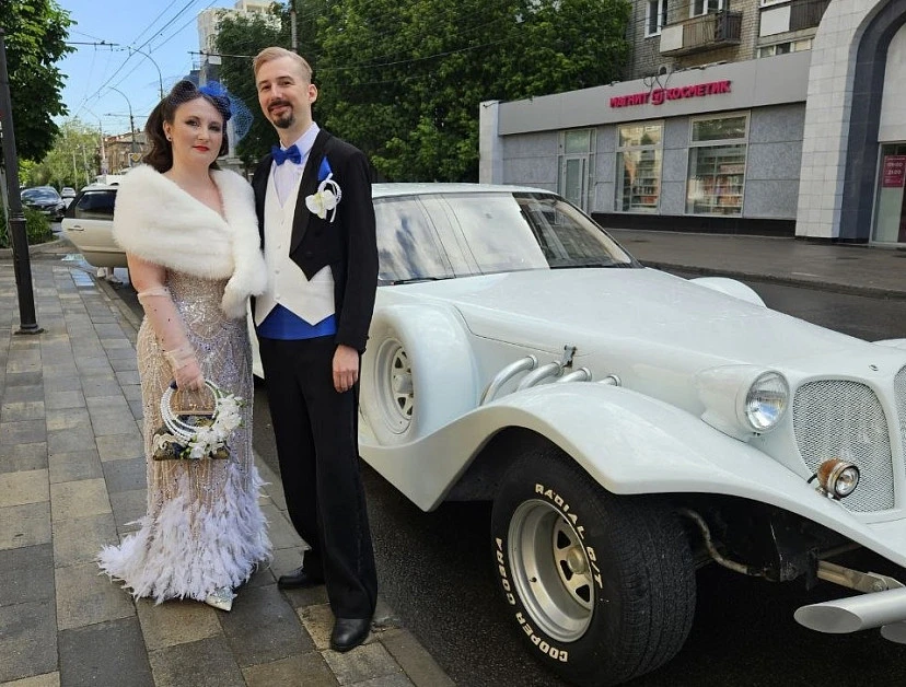 💍 Саратовские молодожены сыграли свадьбу в образах 20-х годов

В необычных образах прибыли на регис