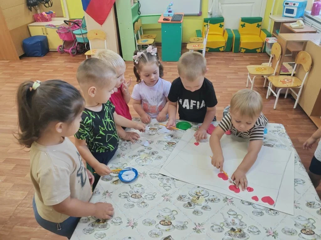 🇷🇺 Наш первый флаг: как малыши отметили День Государственного флага России!