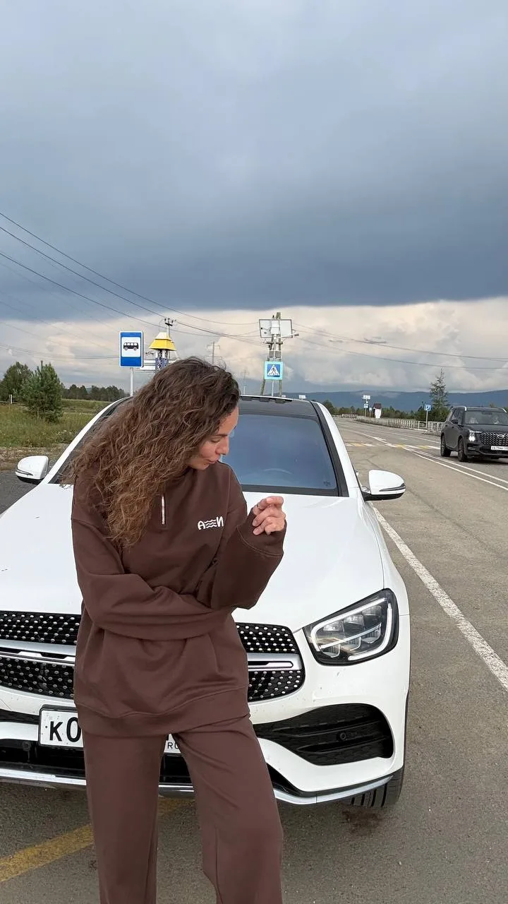Осень — это время, когда хочется укутаться в тепло, но не потерять при этом чувство сти...