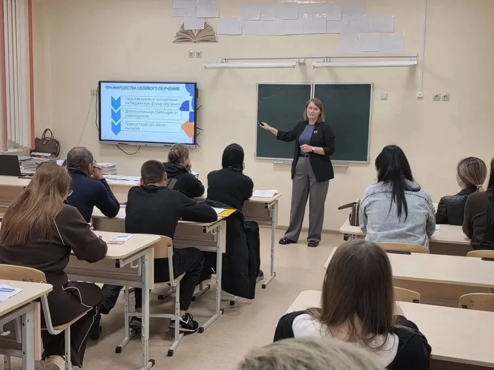Планируем будущее заранее: встречи с родителями в школах №19 и №20 🤝🎓  Выбор профессии — это решение