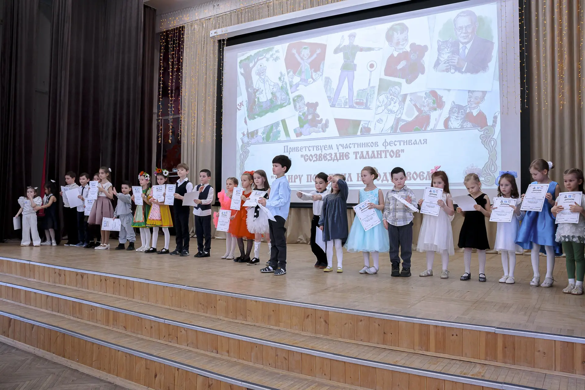 Я ЛИРУ ПОСВЯТИЛ НАРОДУ СВОЕМУ  💫 В Международный День поэзии стены нашей школы наполнились звучными 