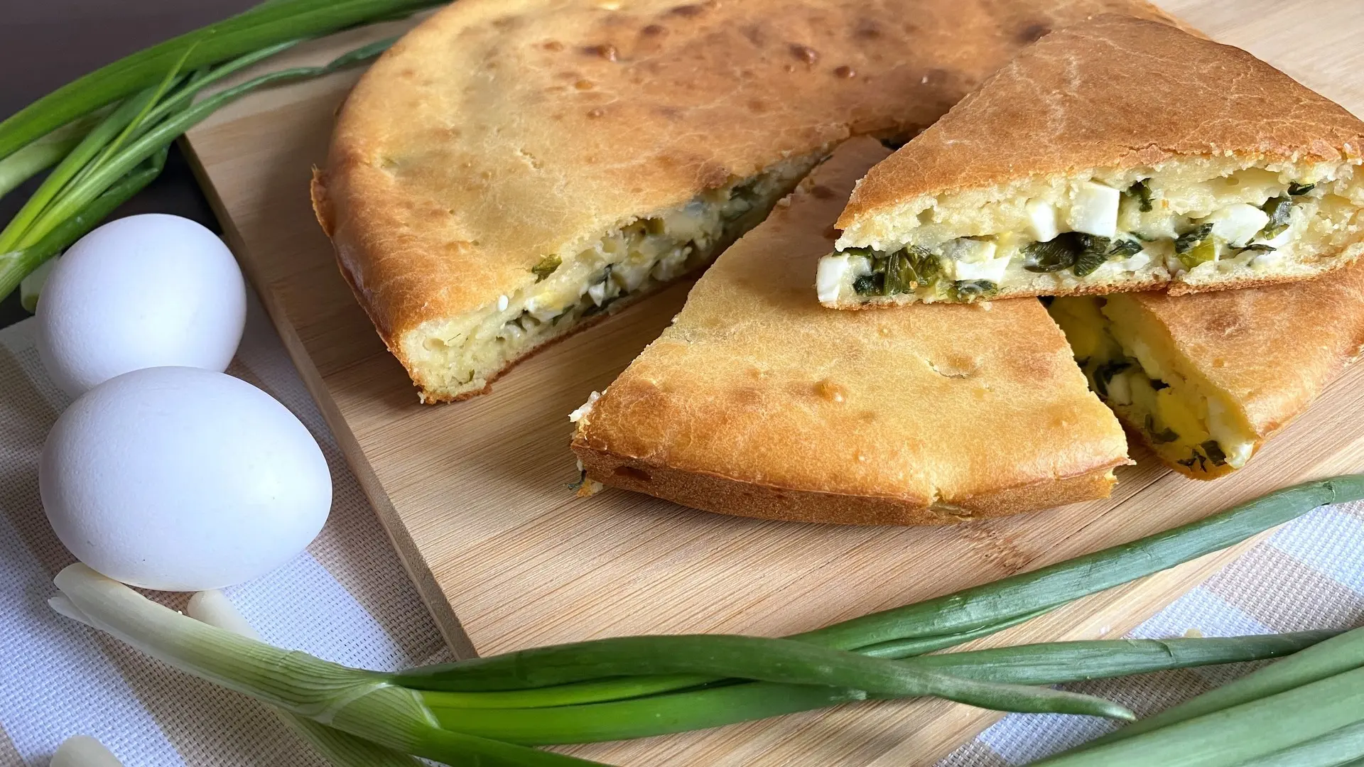 Быстрый (заливной) пирог с зелёным луком и яйцом

Привет, мои дорогие любители вкусной и быстрой еды