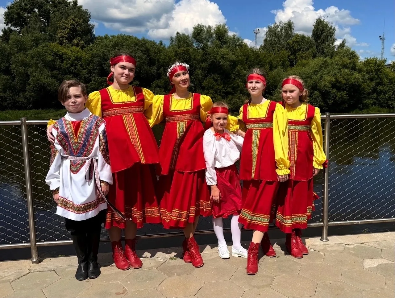 Сегодня детская театральная студия "Маска" ( руководитель Евгения Баулина) «Зимнего теа...