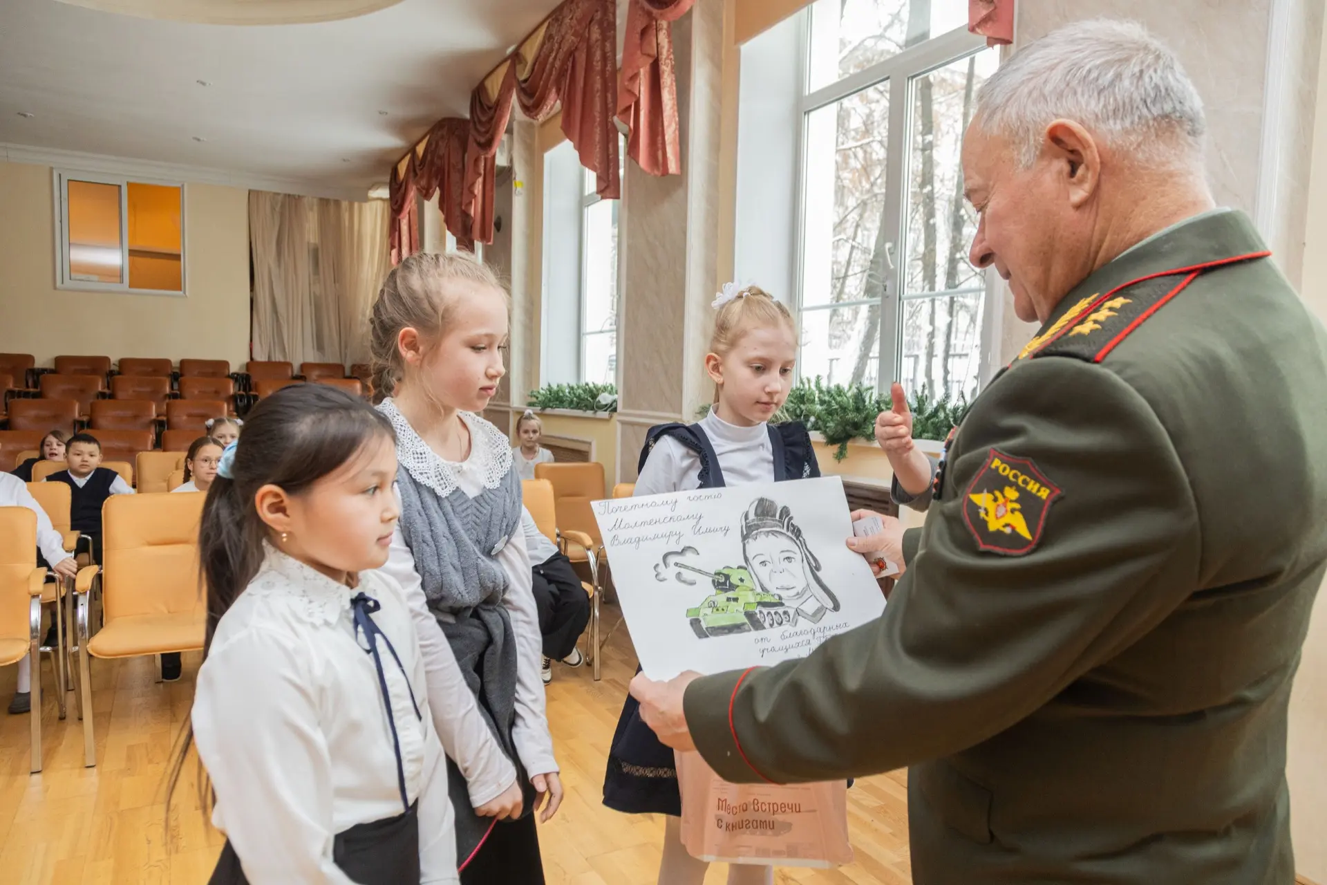 Встреча с Героем: Генерал-полковник Владимир Ильич Молтенский в нашей школе!🫡  ⭐️ Мы с гордостью при