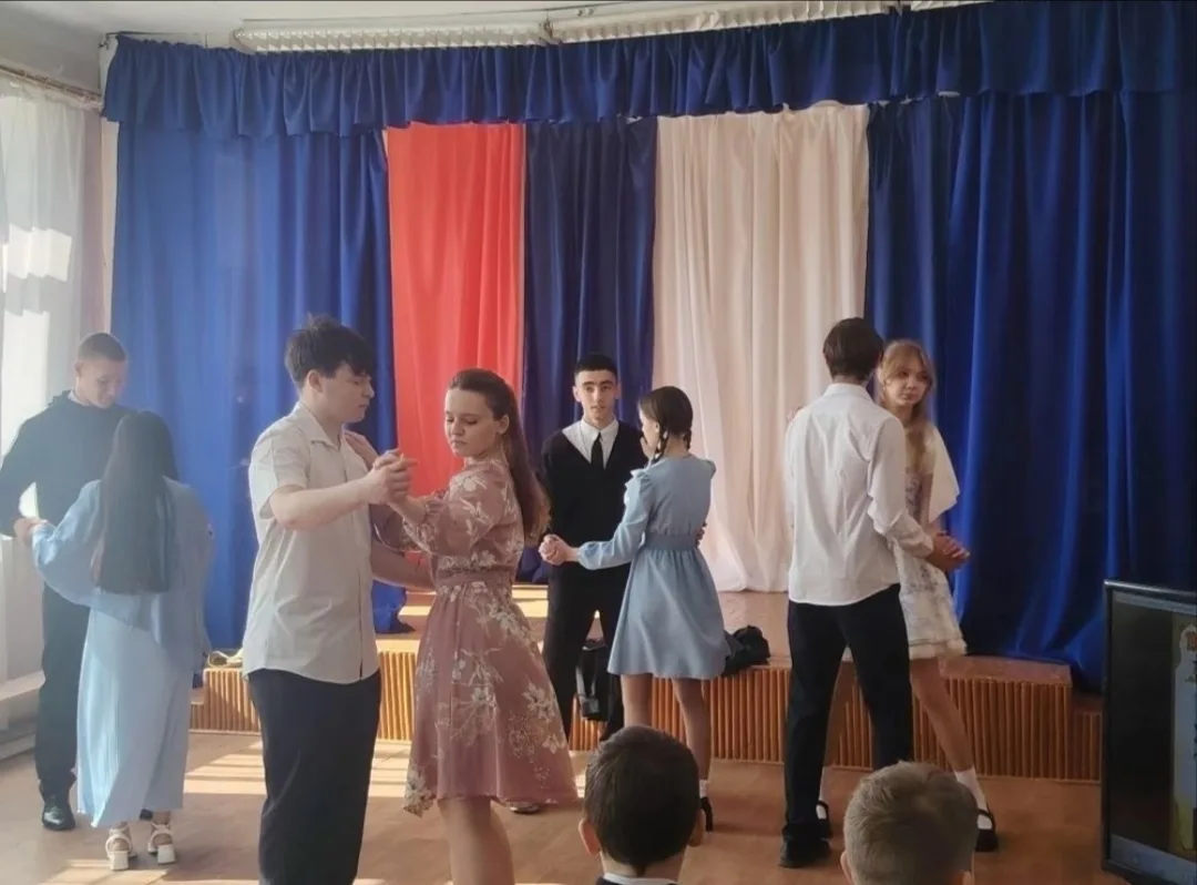 «ОТ БРЕСТА ДО БЕРЛИНА»: ПАМЯТЬ, ОЖИВШАЯ НА СЦЕНЕ🎗  08.05.2026, в преддверии Дня Победы, учащиеся 5–9