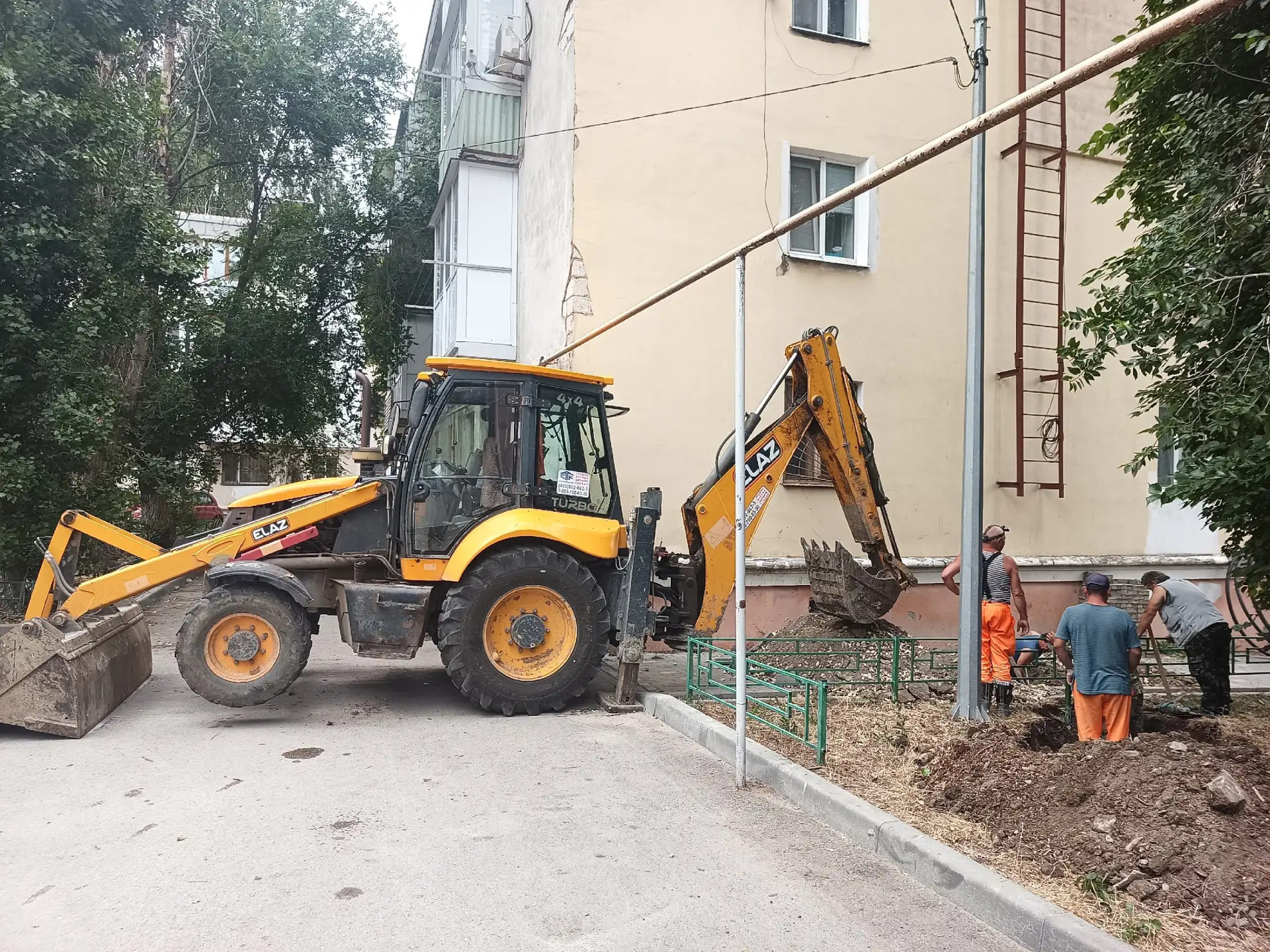 На Армянской 4 совместно с сотрудниками ГУП РК "ВОДАКРЫМА" провели экстренную спец. опе...