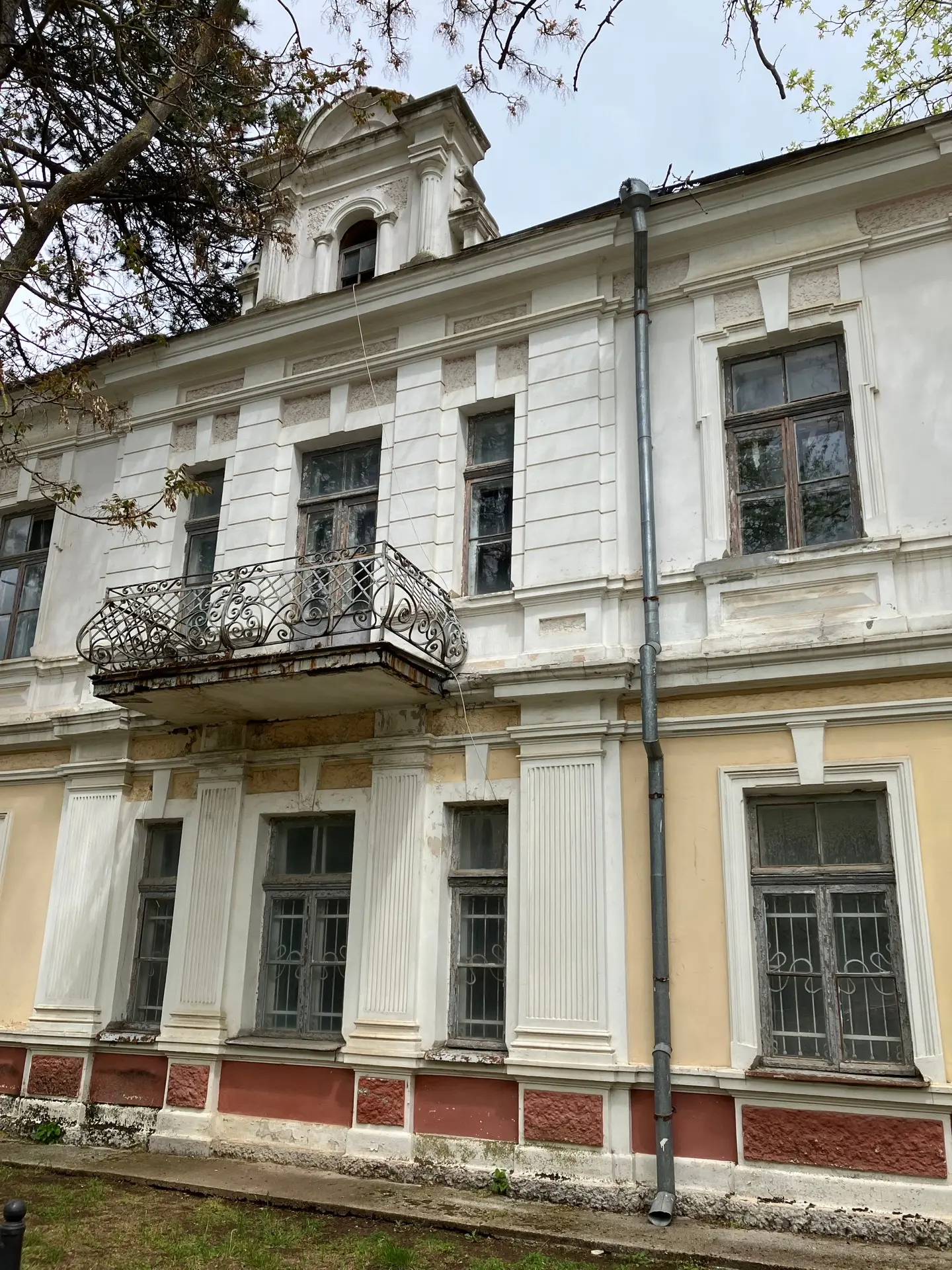Здание "Приморской санатории" (архитектор А.Л. Генрих), начало XX века