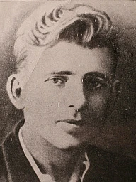 В феврале 1943 года в боях за Новороссийск десантники отряда Цезаря Куникова попали в окружение у зд