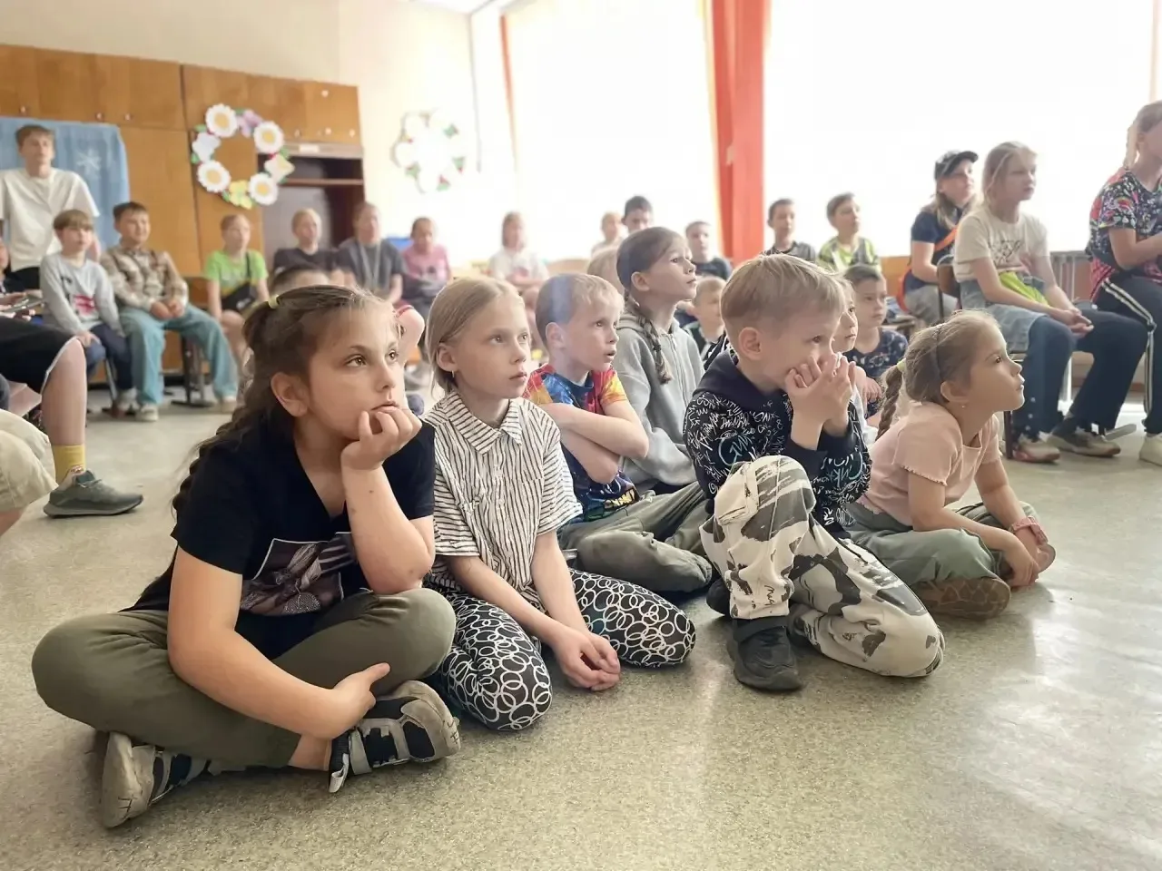 👮‍♂️ Безопасность — прежде всего!

Сегодня на нашей детской площадке прошла важная встреча. К ребят