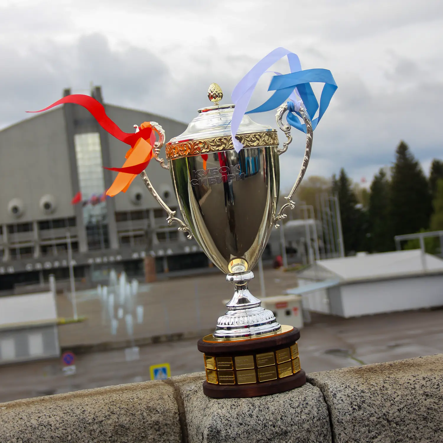 Кубок уже ждёт своего обладателя 🏆
