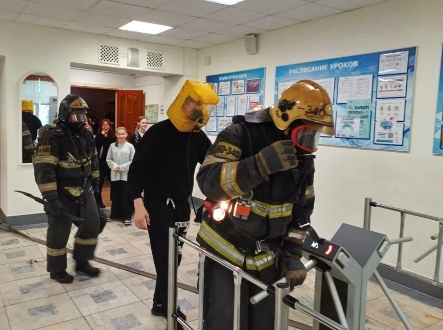 👨🏻‍🚒Подмосковные огнеборцы провели пожарно-тактические учения в Удельнинской гимназии  ➡️ Работники 