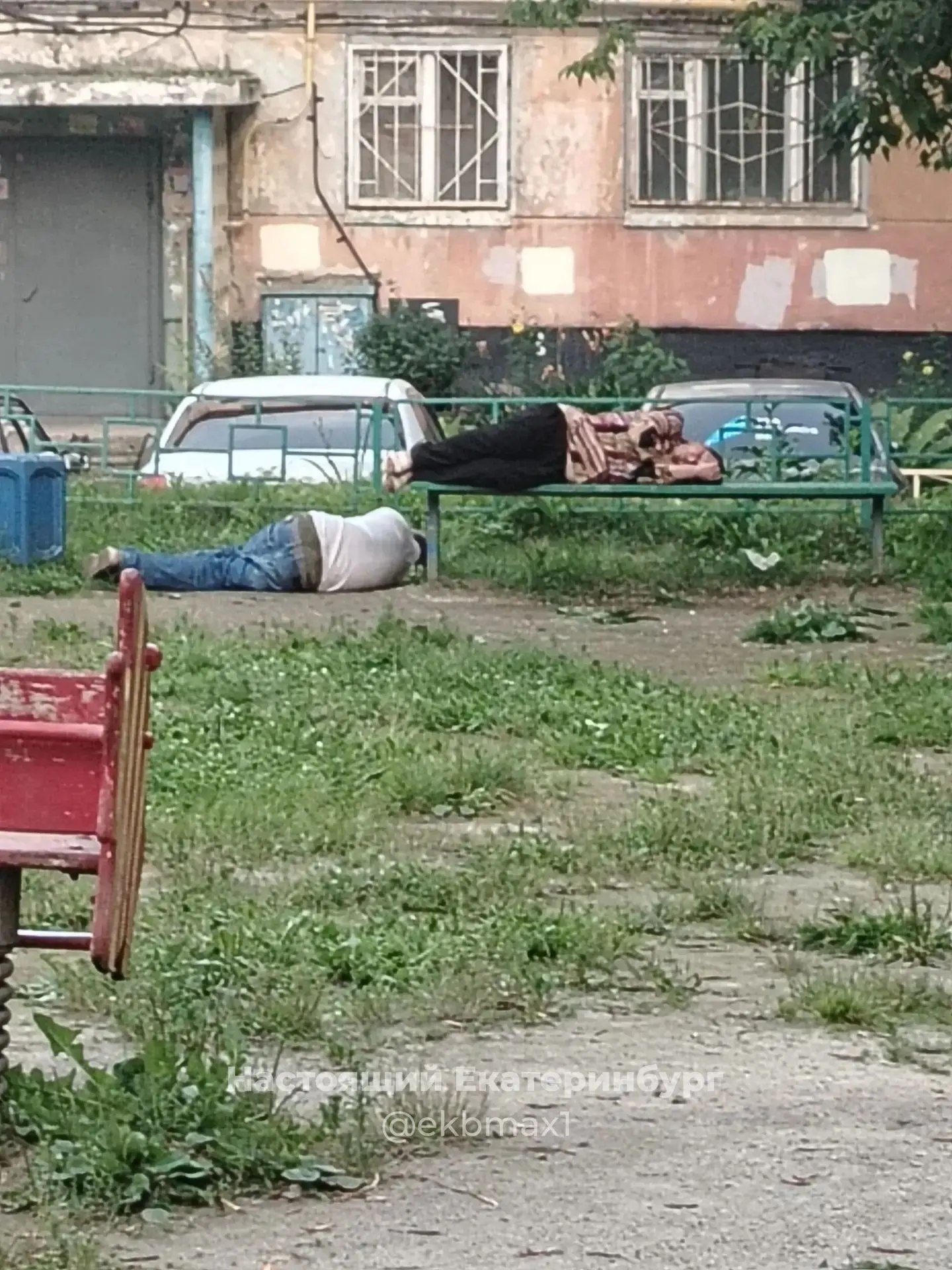 Вторчермет. 
Агрономическая 33, мадам не смогла поднять свою любовь и легла тоже поспать только на л