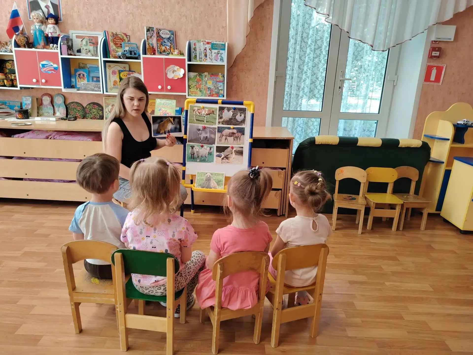 У воспитанников второй младшей группы  прошёл удивительный день -  В мире животных.
 Утро началось с