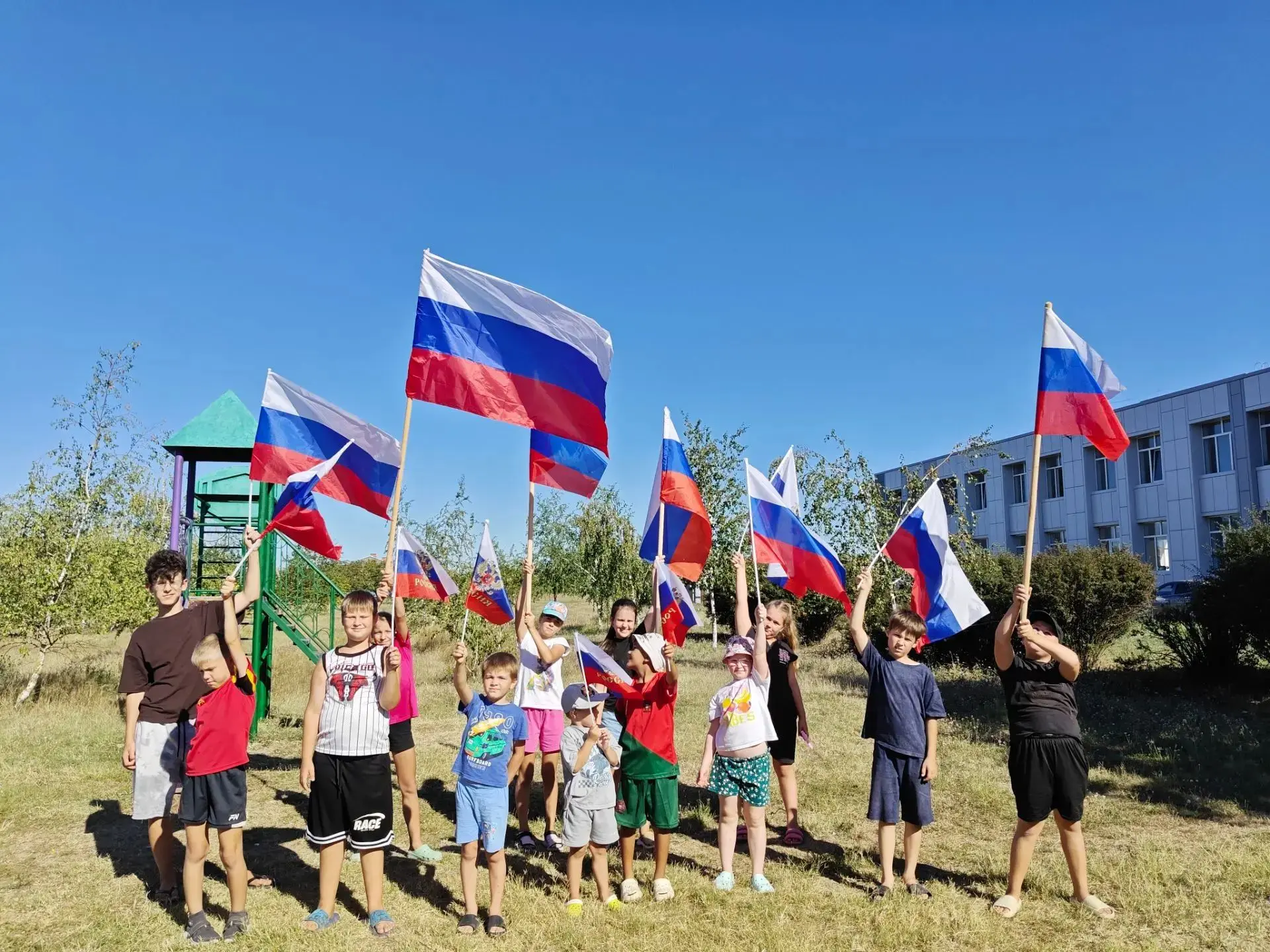 Участники детской летней досуговой площадки дома культуры хутора Белого поддержали Всер...