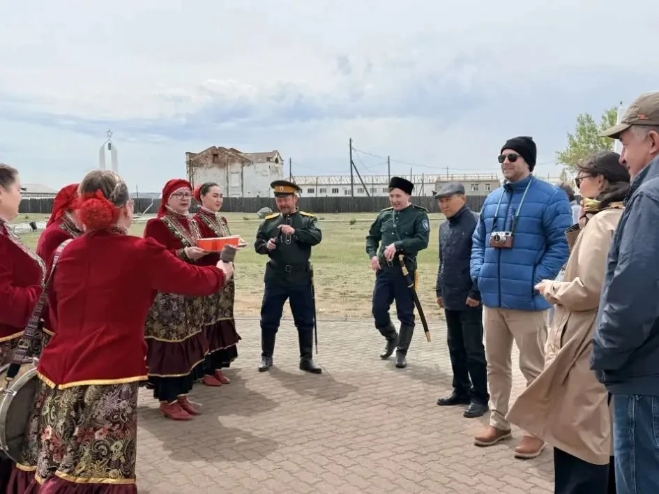 🎬 Бурятия станет частью большого кино  Легендарный российский режиссёр Клим Шипенко посетил Селенгин