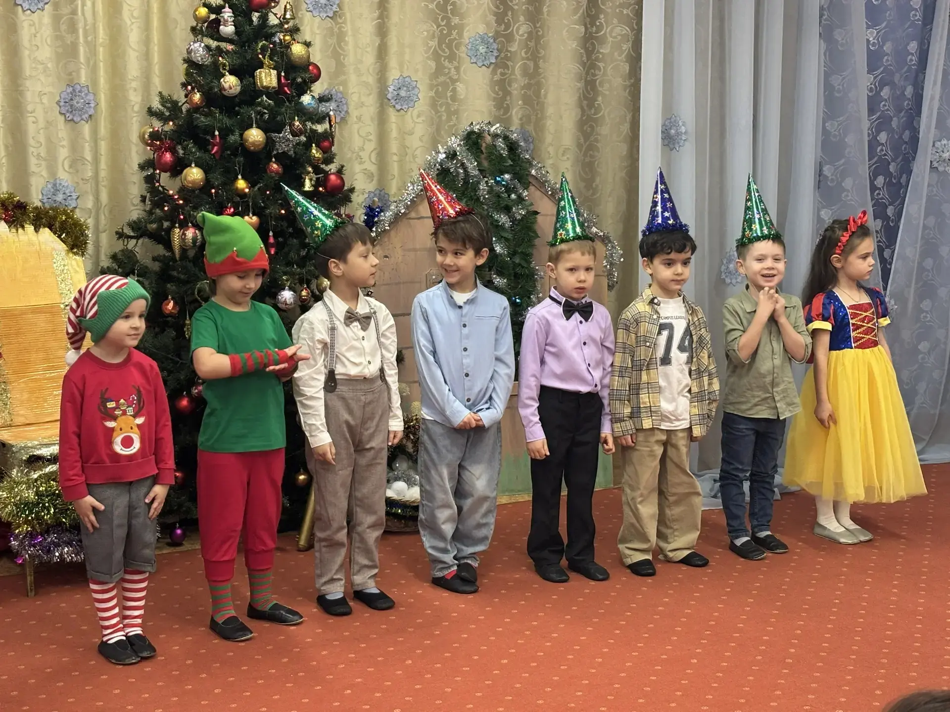 🎈 УРА! Весёлые утренники в дошкольных группах нашей любимой школы №1404 «Гамма» продолжаются!  Ребят