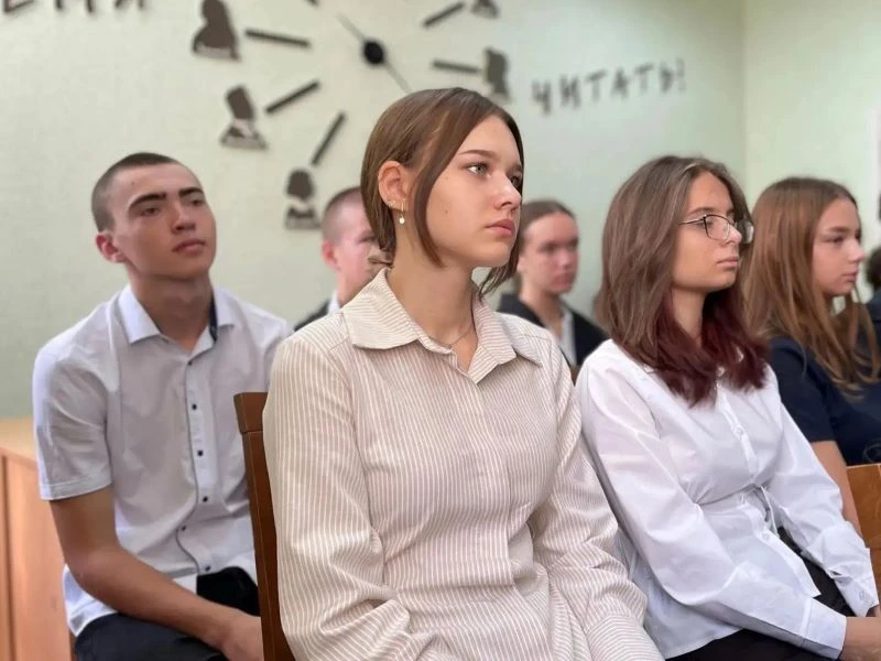 В отделе обслуживания учащихся среднего и старшего школьного возраста в рамках плана ме...