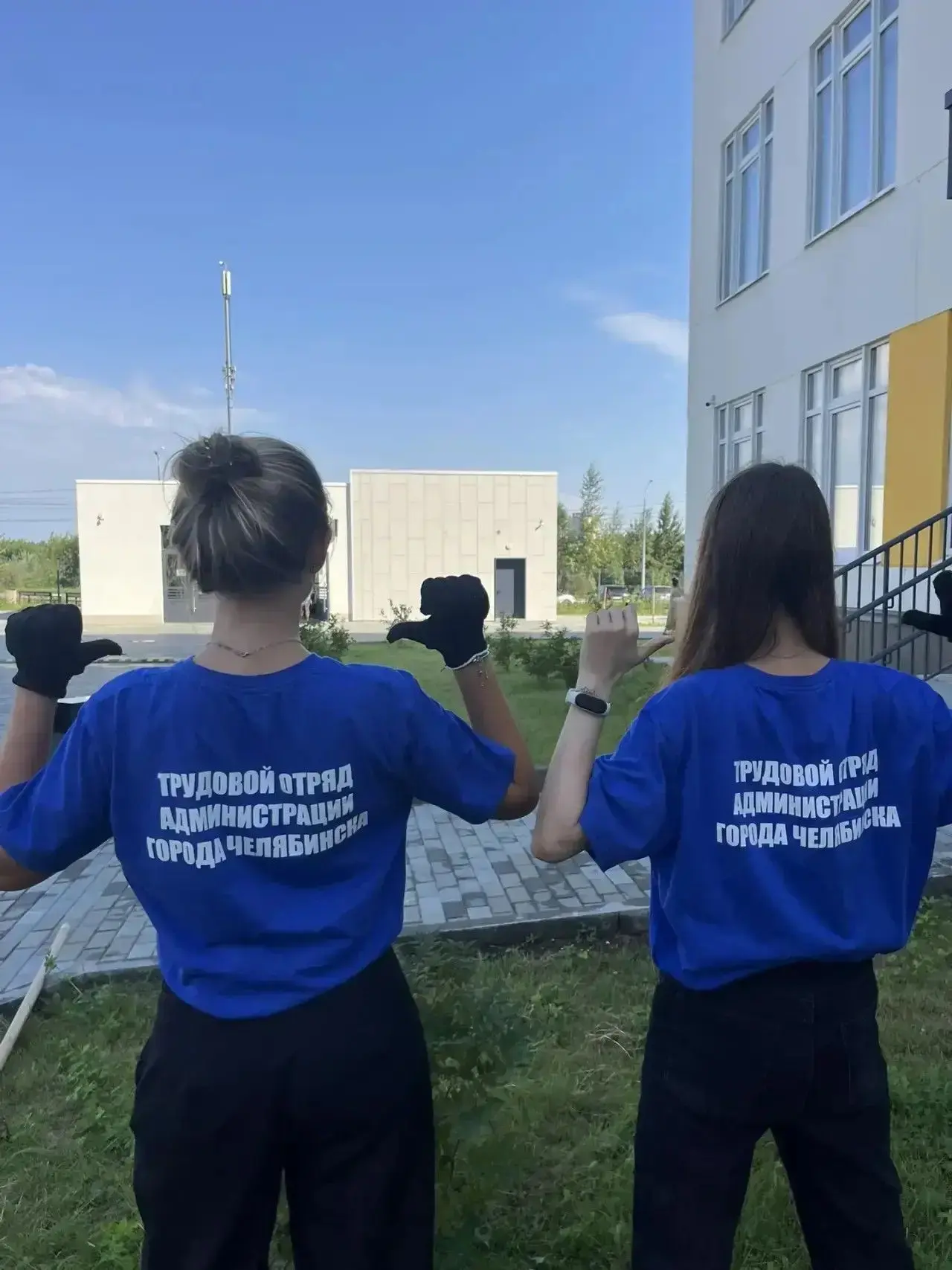 Неделя трудового отряда началась с  уборки территории образовательного центра "НЬЮТОН"