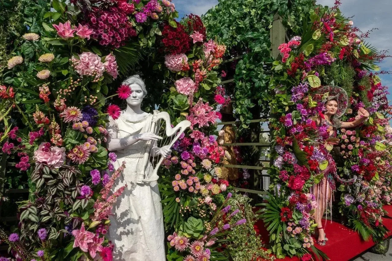 🌸 Фестиваль цветов пройдёт с 12 по 14 июня в Петропавловской крепости

Гостей ждут цветочные арт-об