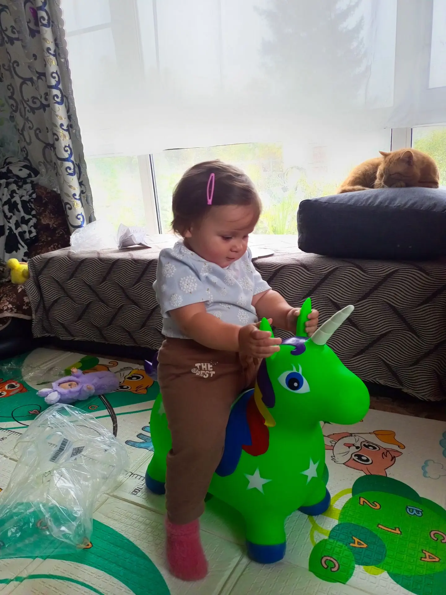Бабушка купила новую игрушку🦄