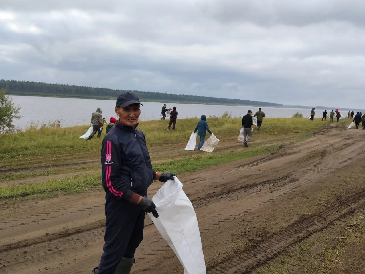 Ньурбатааҕы ДИПИ олохтоохторо "Россия уулара" ("Вода России") аахсыйаҕа көхтөөхтүк кыты...