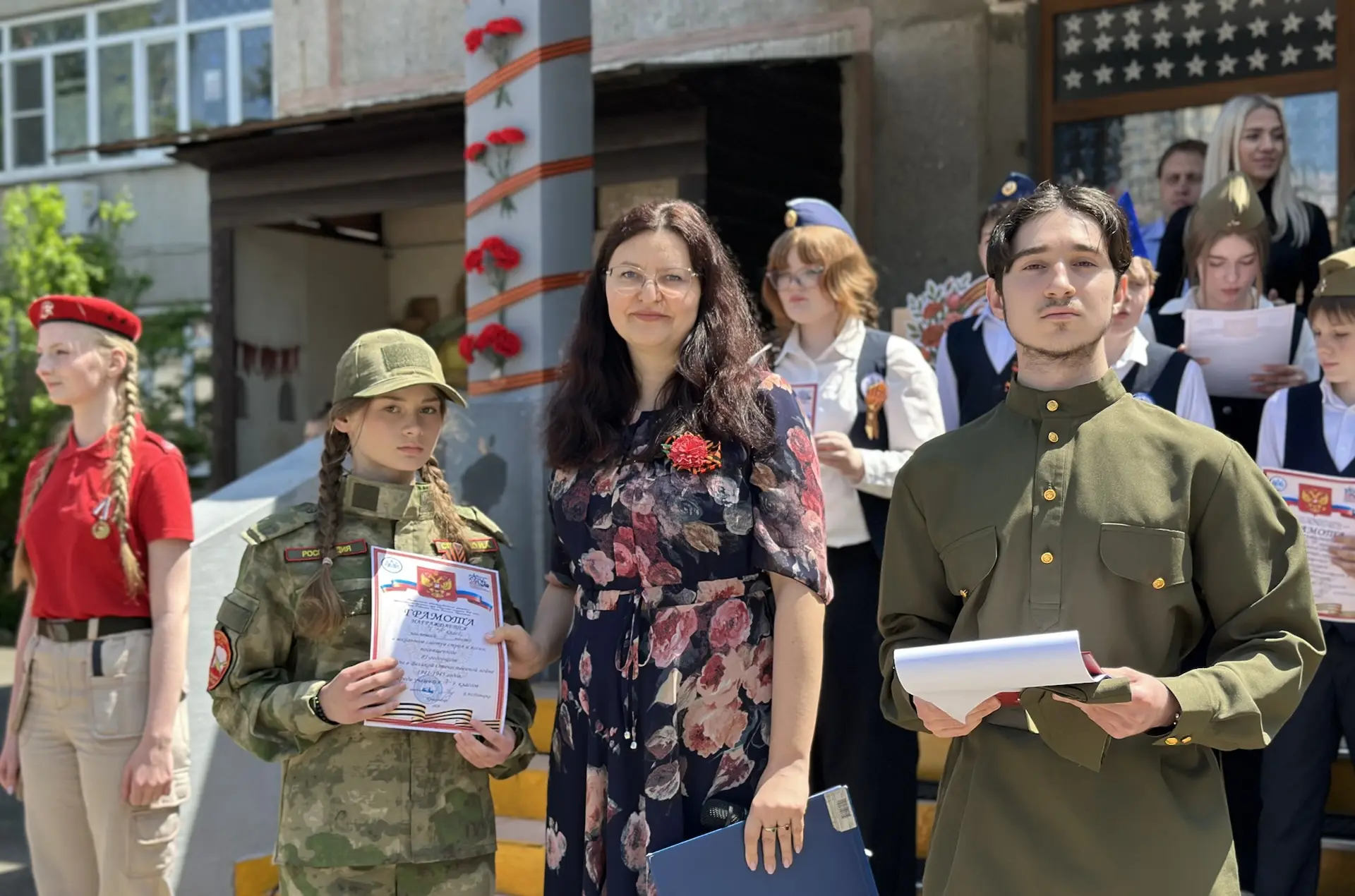 В программе смотра прозвучали песни: «Путь далёк у нас с тобою», «Нам экипаж — семья», «День Победы!