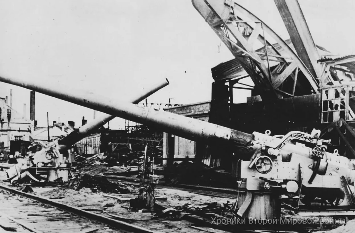Брошенные 130-мм корабельные орудия образца 1913 года производства Обуховского завода н...