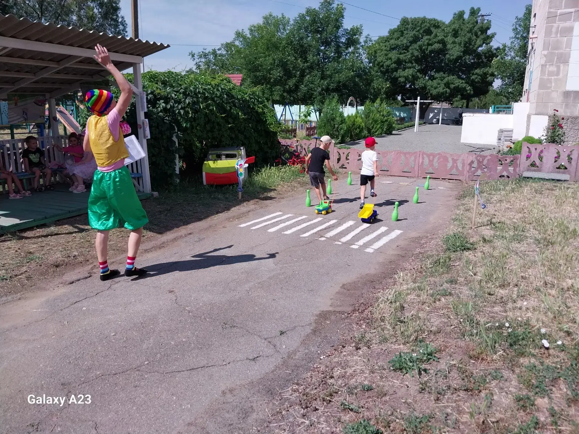 «В нашем саду сегодня было по-настоящему шумно и весело! Мы отправились в увлекательное путешествие 